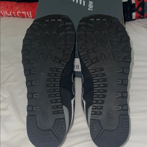 PRICED TO SELL: New Balance Classic Black and White Shoes - Picture 3 of 7